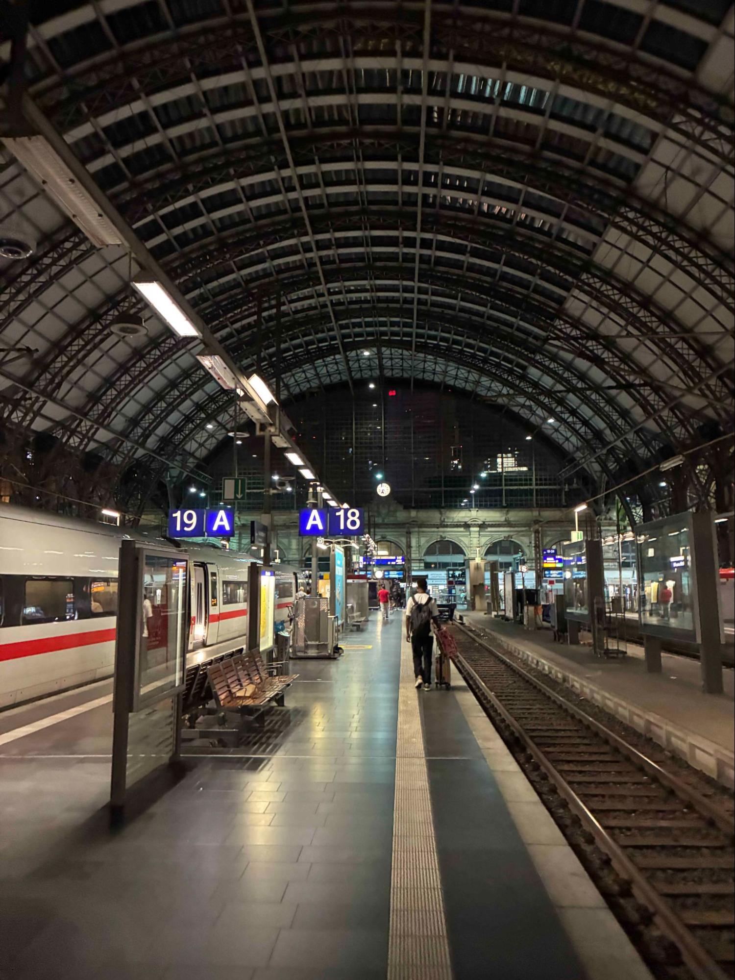 ヴィースバーデン中央駅に戻る。