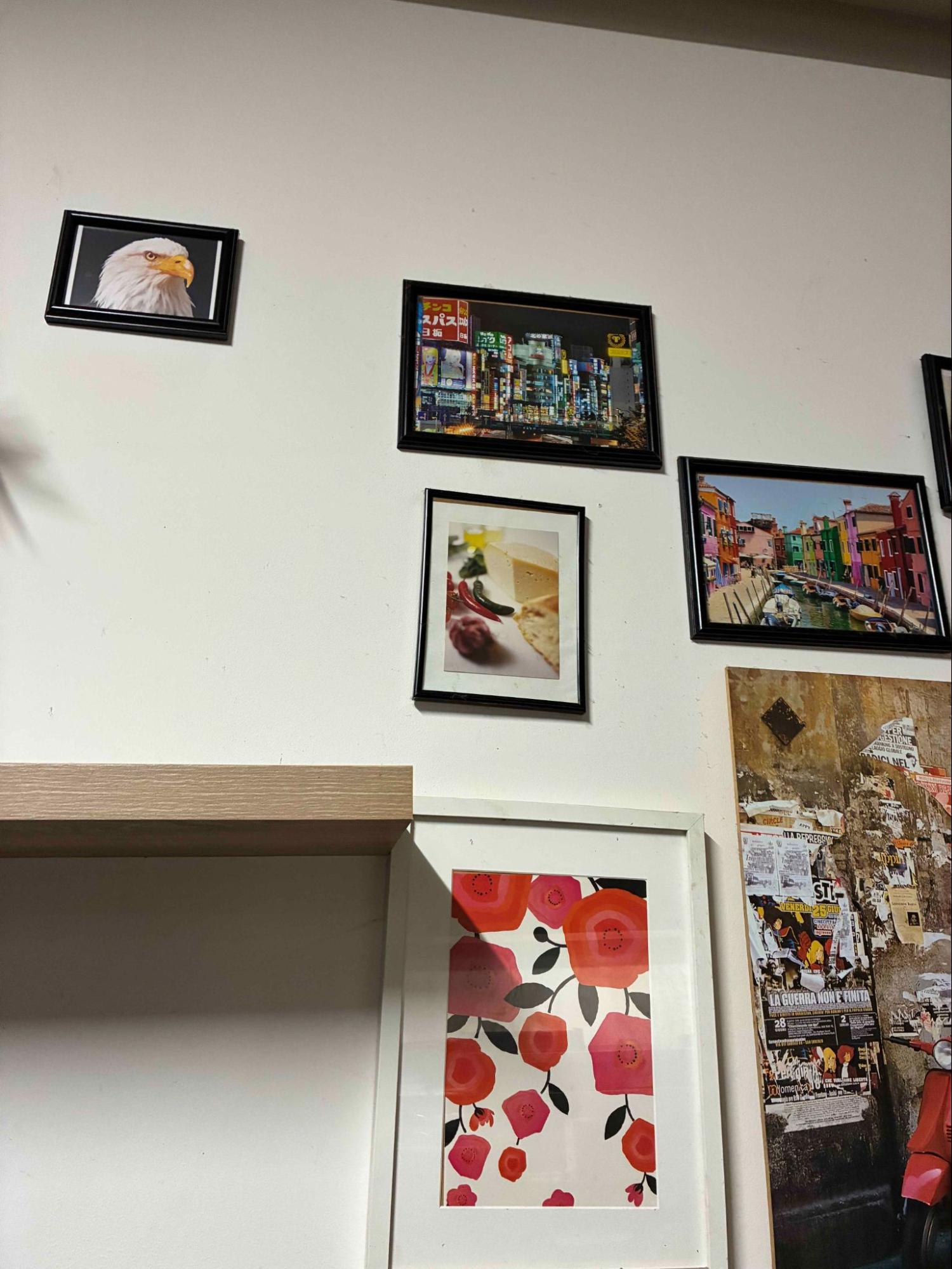 ピザ屋さんにあった日本の写真。
