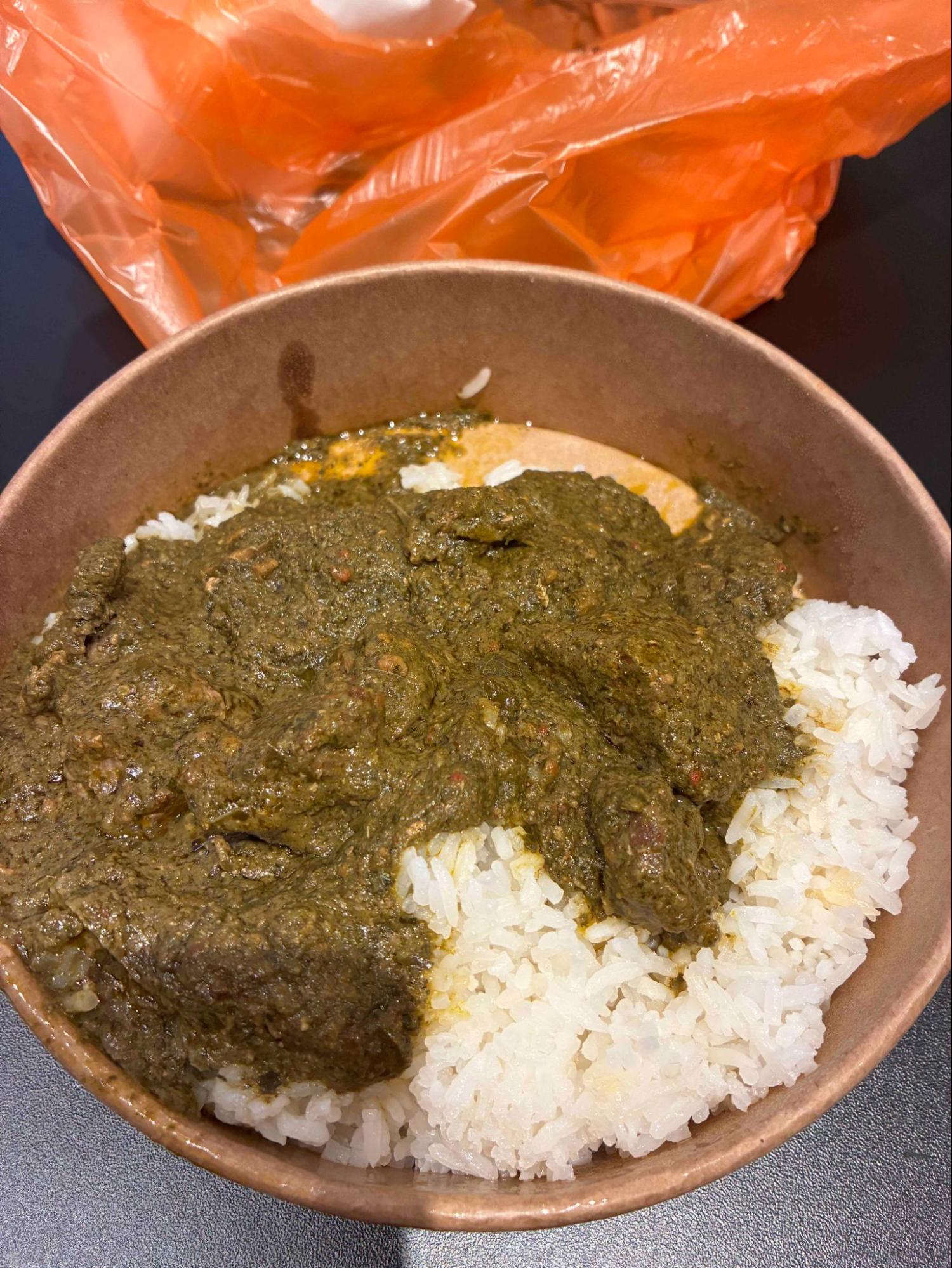 あまりおいしくなかった。アフリカ系の郷土料理？カレーみたいな食べ物。